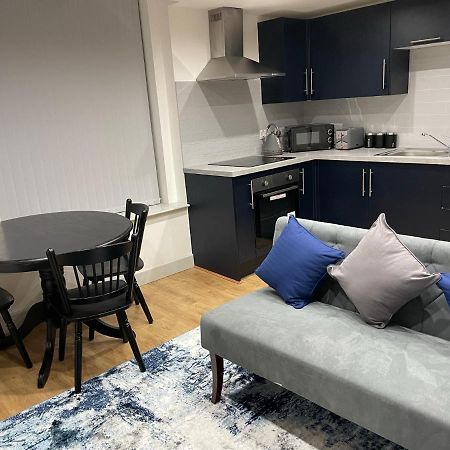 Modern - Two Bed - Apartment Located In The City Of 伍尔弗汉普顿 外观 照片