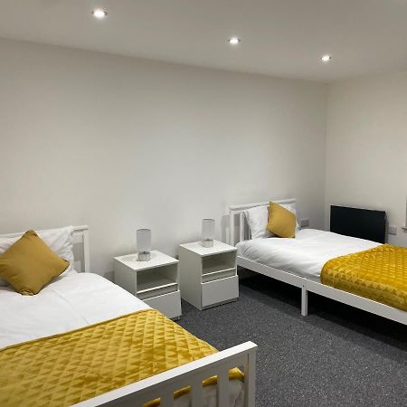 Modern - Two Bed - Apartment Located In The City Of 伍尔弗汉普顿 外观 照片